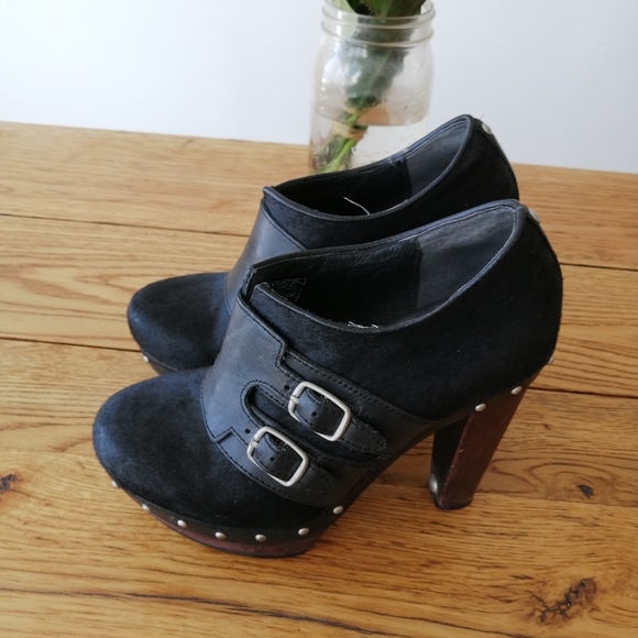 UGG wood heel booties size 6 - Picture 2 of 5